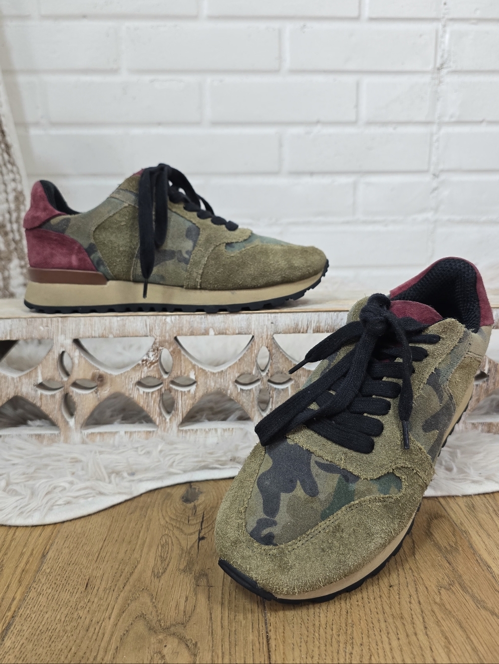 Steve Madden Green Camouflage Suede Seakers Size 6.5